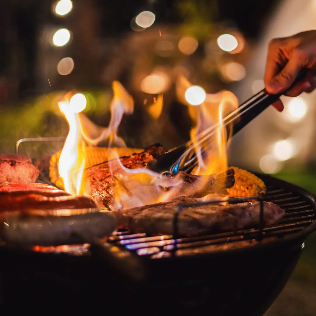 那覇ルーフトップBBQの店内・歓送迎会シーン